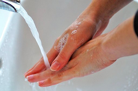  https://pixabay.com/fr/photos/se-laver-les-mains-laver-les-mains-4940196/