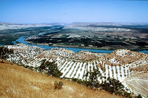 : les sites de Zeugma (premier plan) et d’Apamée de l’Euphrate ©Mission de Zeugma-Moyenne Vallée de l’Euphrate