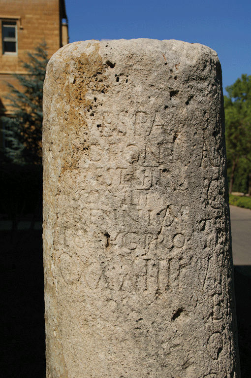 Région de Beyrouth (Liban). Milliaire latin de la route côtière de Phénicie Région de Beyrouth (Liban). Milliaire latin de la route côtière de Phénicie