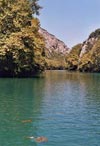 (h) Le Pénée dans la gorge du Tempé (cliché Jean-Claude Decourt)