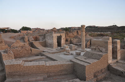 État de la restauration de la chapelle d'Osiris Ounnefer Neb Djefaou à la fin de la saison 2013. (© L. Coulon)