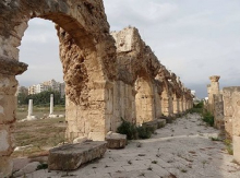 Dépôts de carbonates sur l’aqueduc romain (© Gilles Rollier, Inrap)