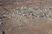 Vue aérienne oblique du village de Riḥāb, Jordanie du Nord (photo Mat Dalton © APAAME 2011) Vue aérienne oblique du village de Riḥāb, Jordanie du Nord (photo Mat Dalton © APAAME 2011)