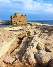 Paphos, rempart sud-ouest et Kastro. © Cl. Balandier